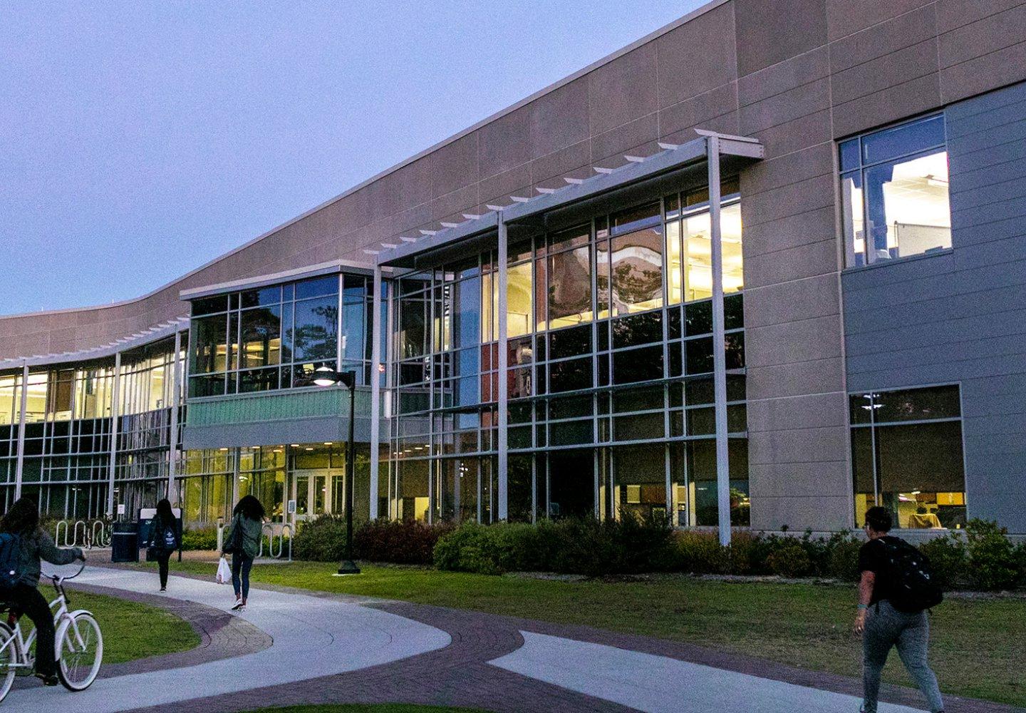 Students walk & bike at dusk to Engineering Systems Building